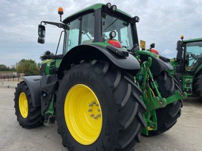 John Deere 6195M