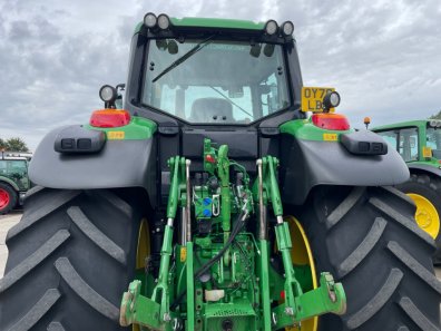 John Deere 6195M