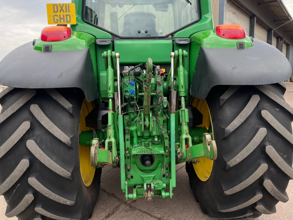John Deere 6830