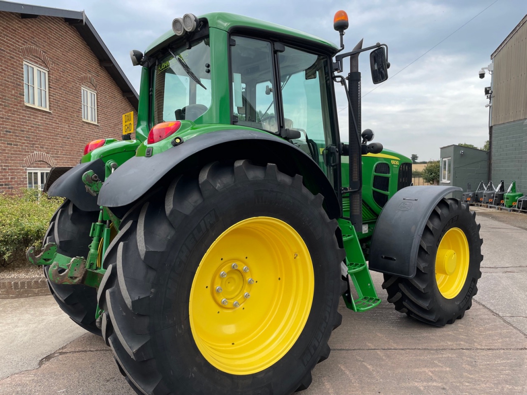 John Deere 6830