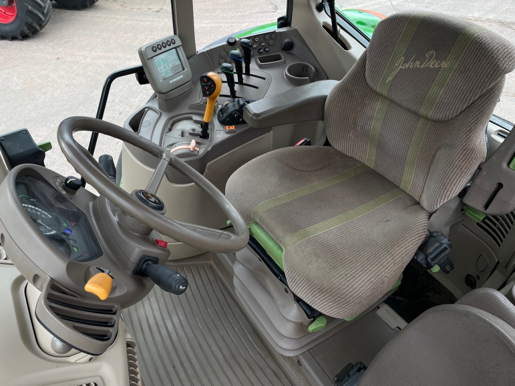John Deere 6830