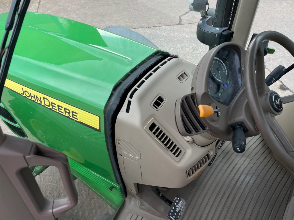John Deere 6830