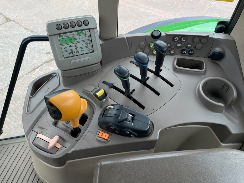 John Deere 6830
