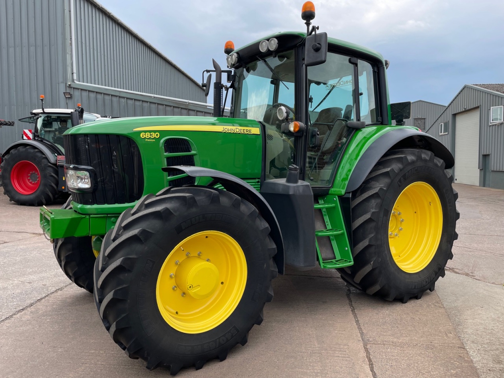 John Deere 6830