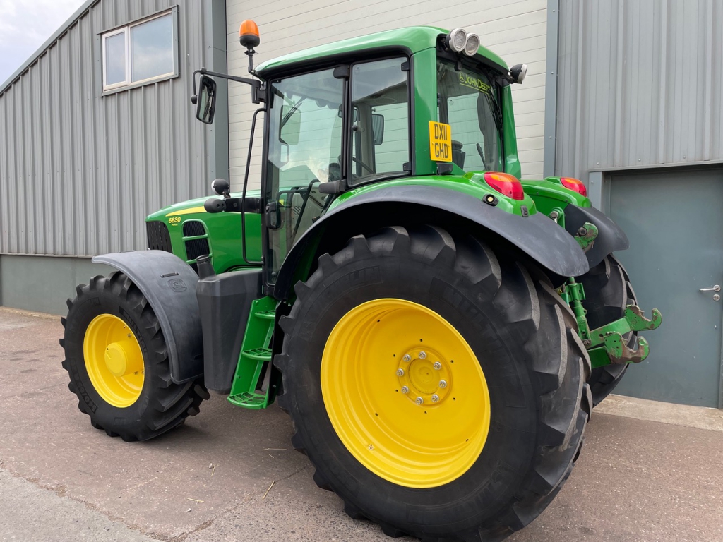 John Deere 6830