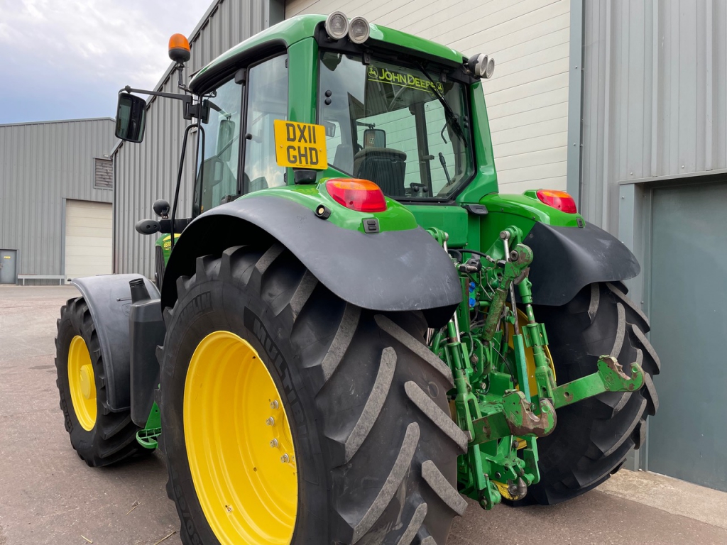 John Deere 6830