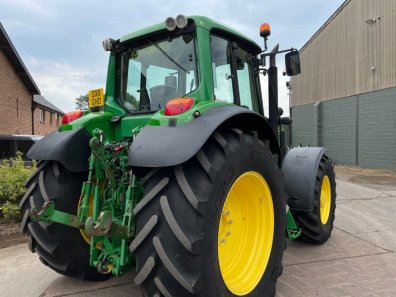 John Deere 6830