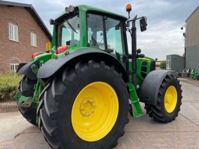 John Deere 6830