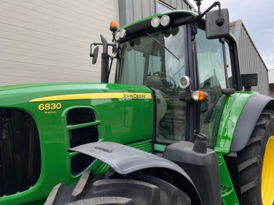 John Deere 6830