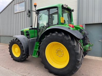 John Deere 6830