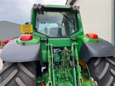 John Deere 6830
