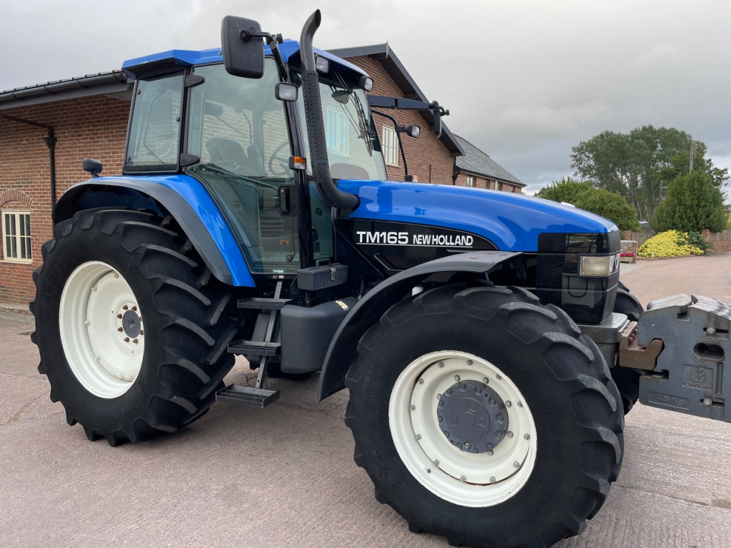 New Holland TM165