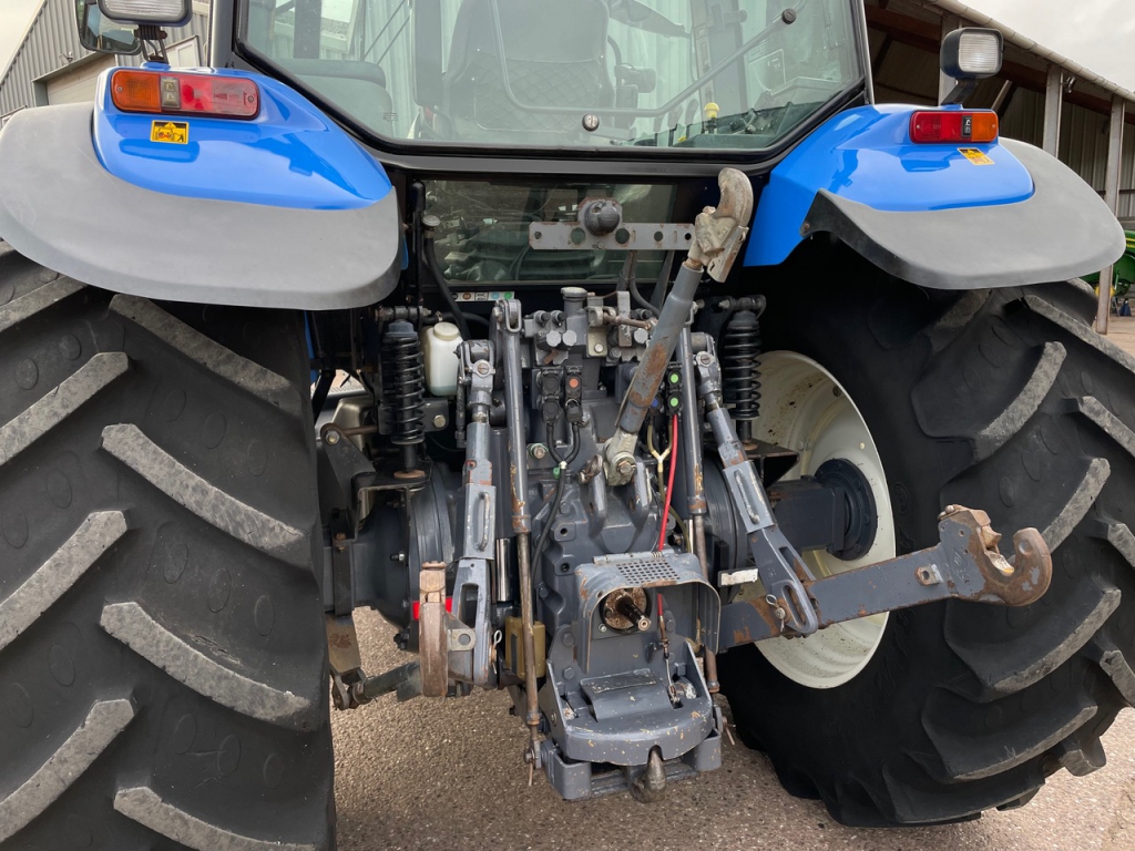 New Holland TM165