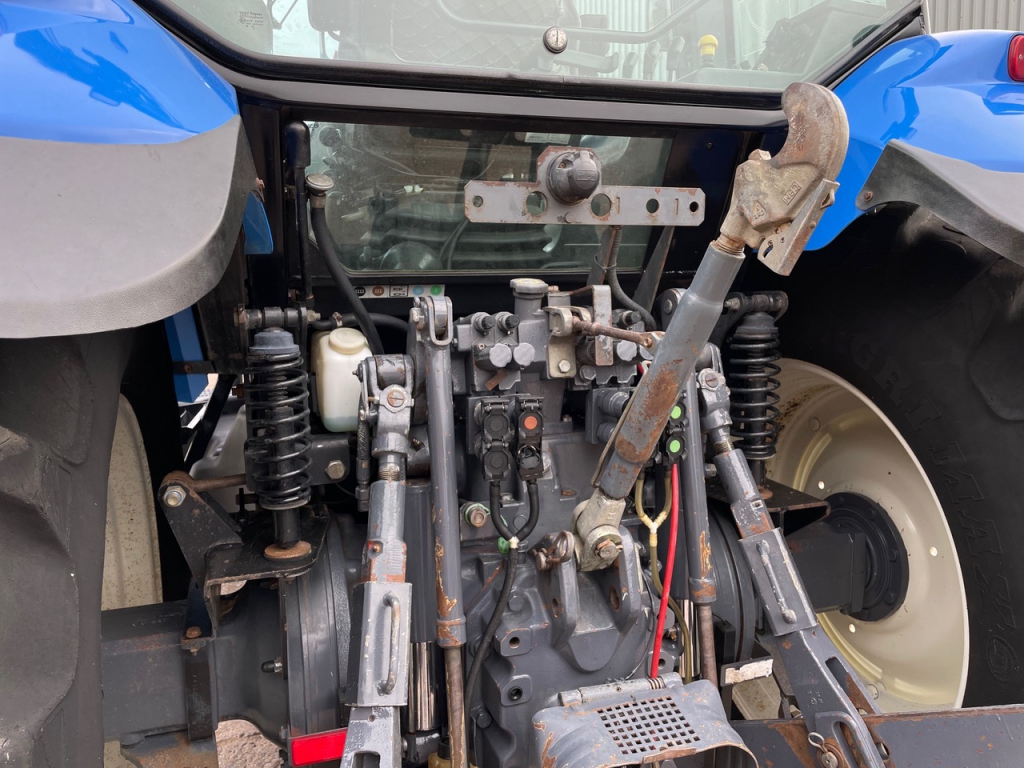 New Holland TM165