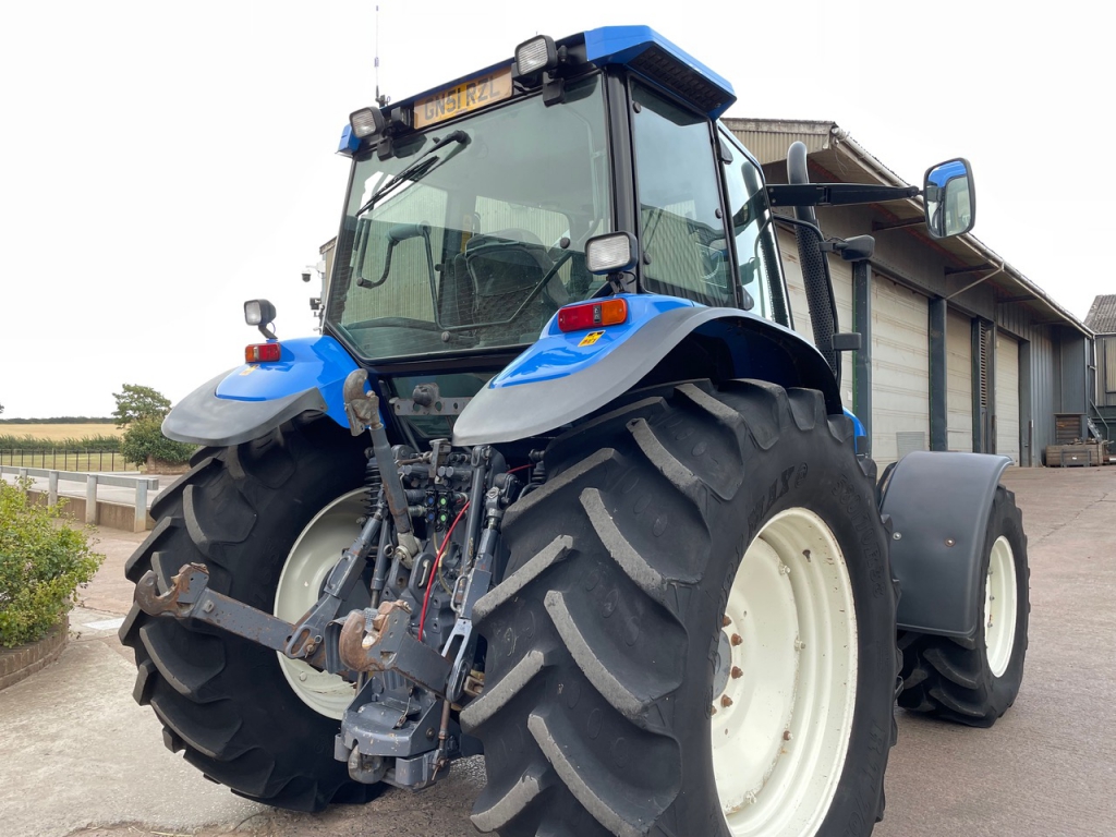 New Holland TM165