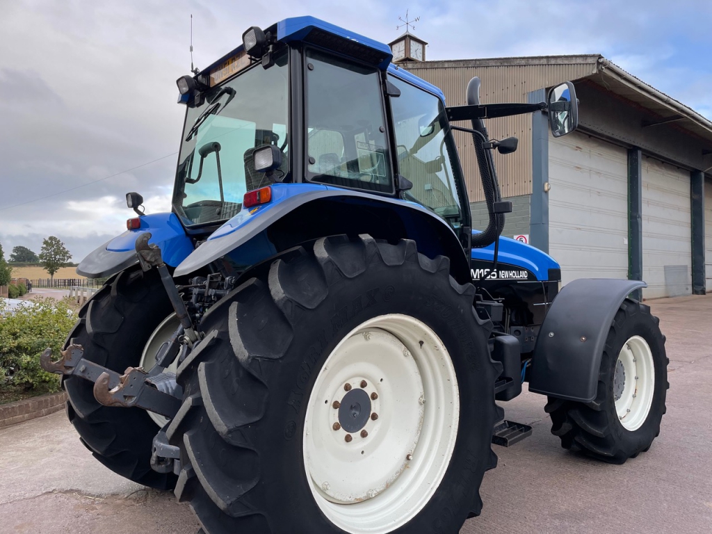 New Holland TM165
