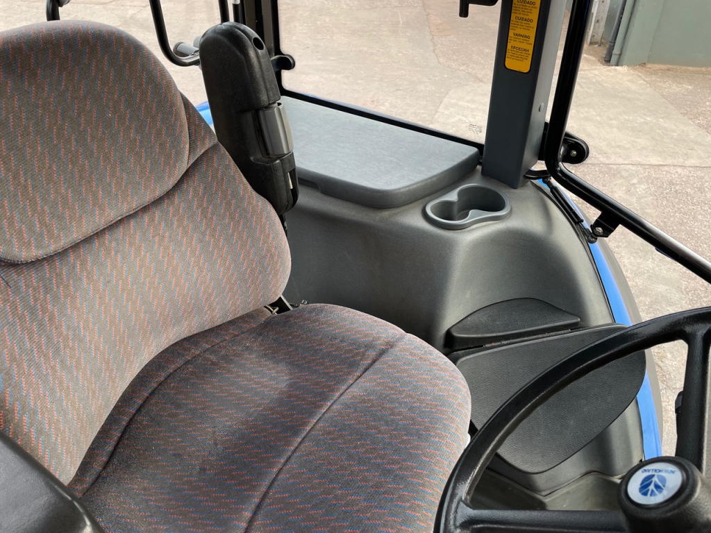 New Holland TM165