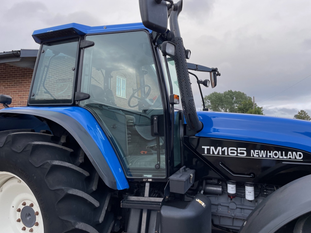 New Holland TM165
