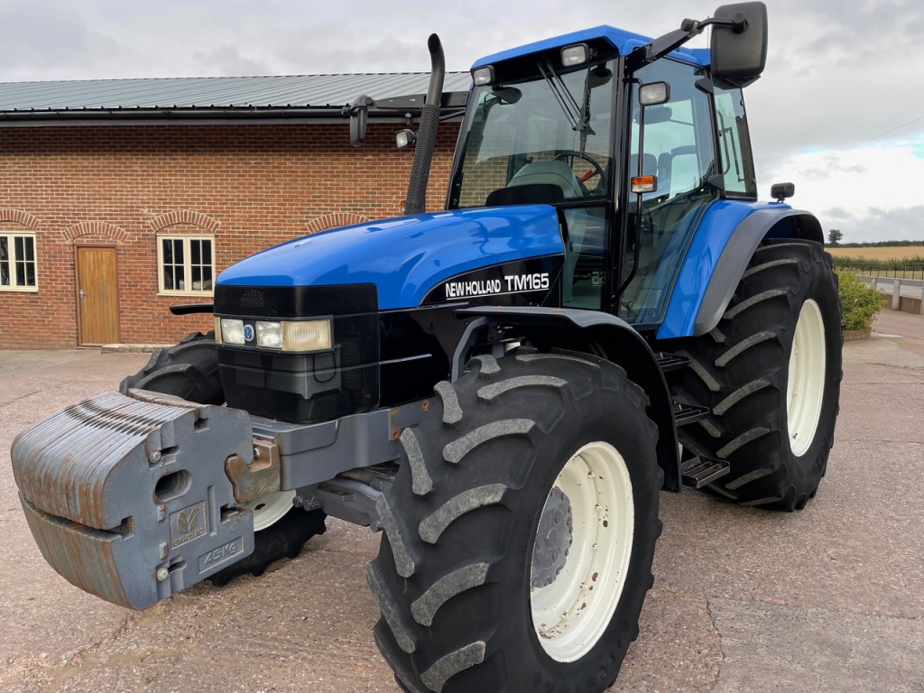 New Holland TM165