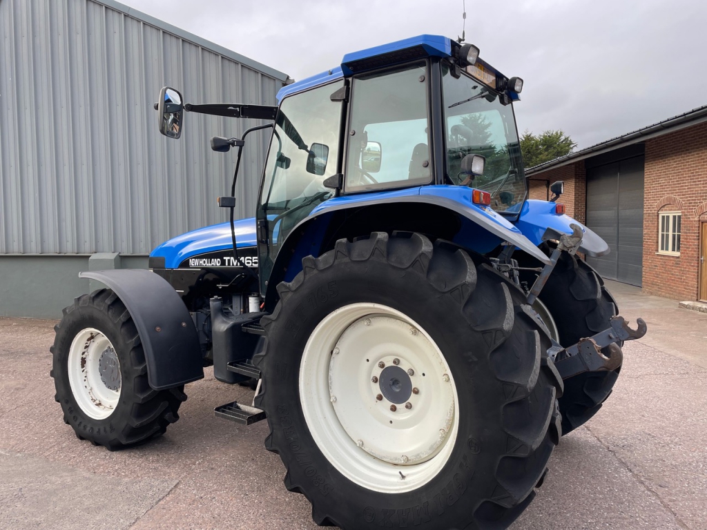 New Holland TM165
