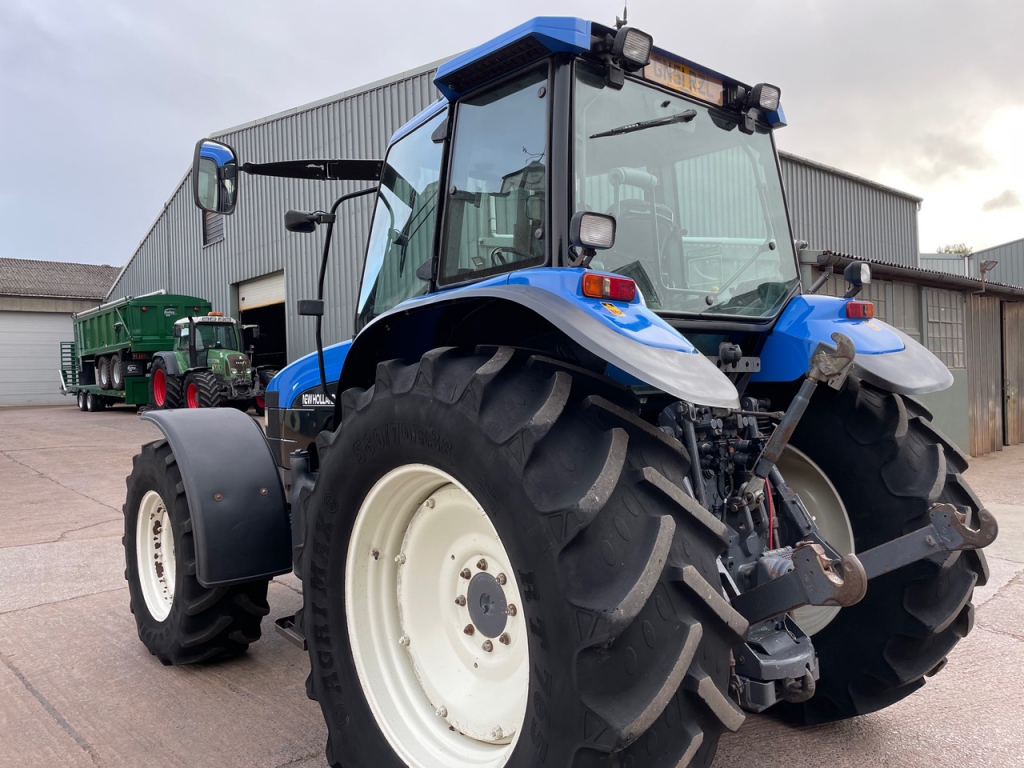 New Holland TM165