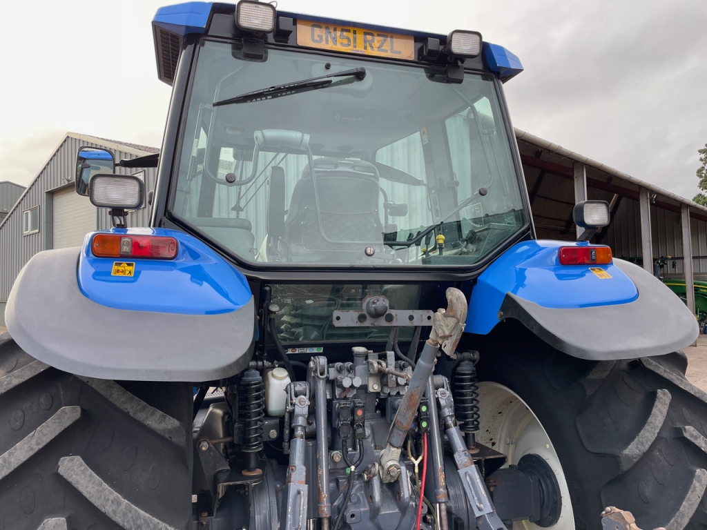 New Holland TM165