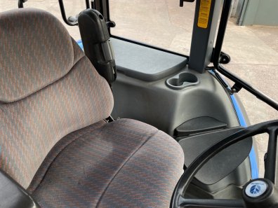 New Holland TM165