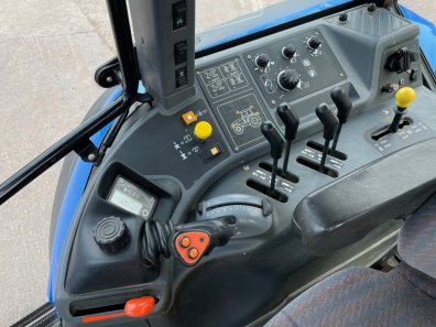 New Holland TM165