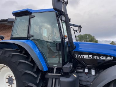 New Holland TM165