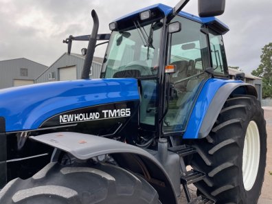 New Holland TM165