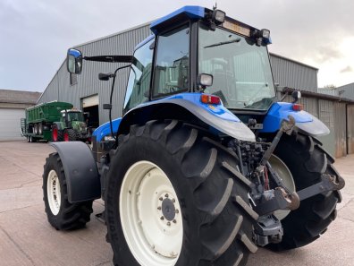 New Holland TM165