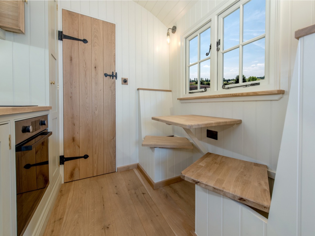 Luxury Turnkey Shepherds Hut 18ft/8ft