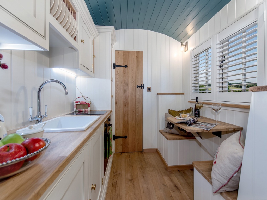 Luxury Turnkey Shepherds Hut 18ft/8ft