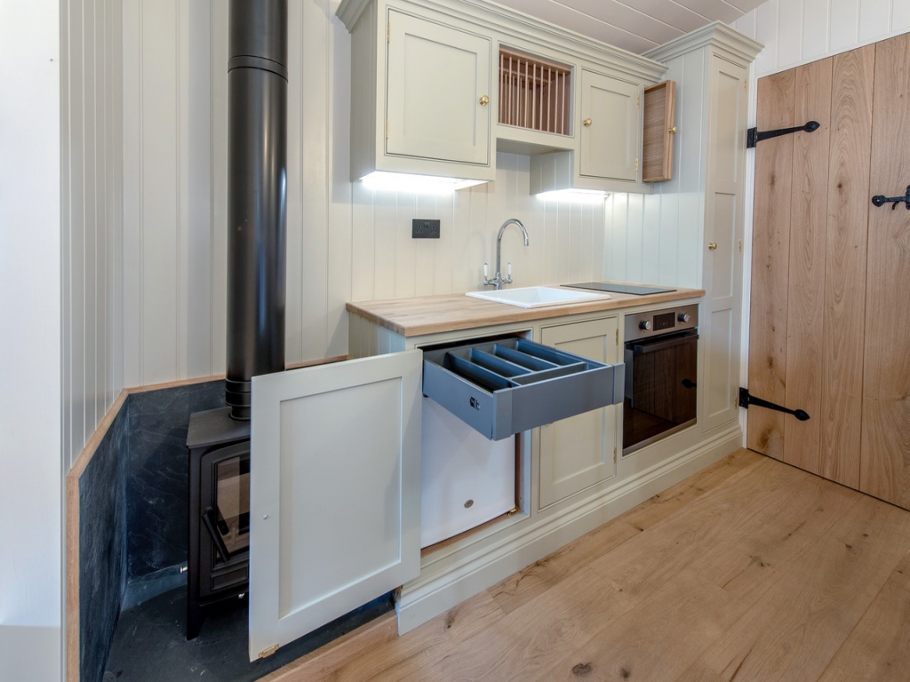 Luxury Turnkey Shepherds Hut 18ft/8ft