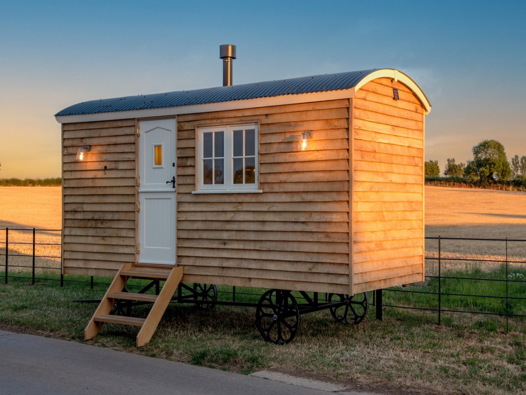 Luxury Turnkey Shepherds Hut 18ft/8ft