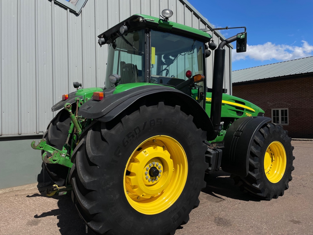 John Deere 7930