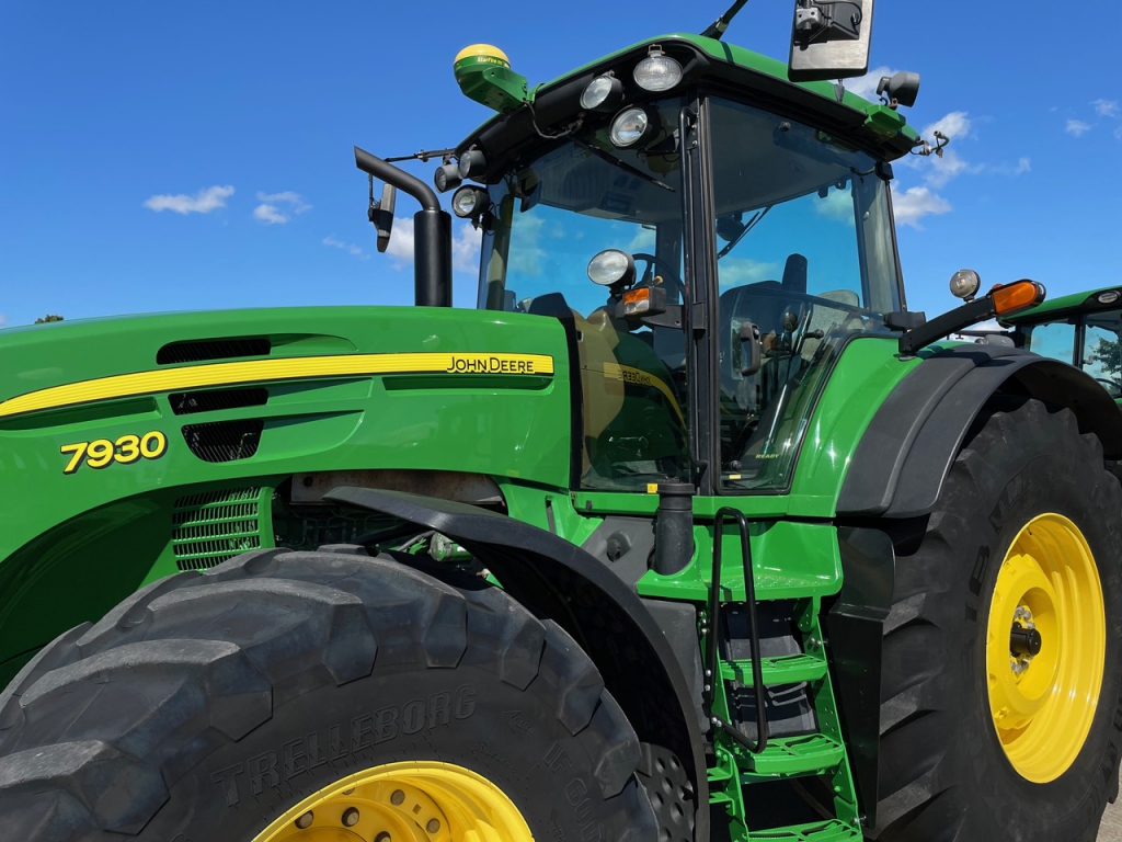 John Deere 7930