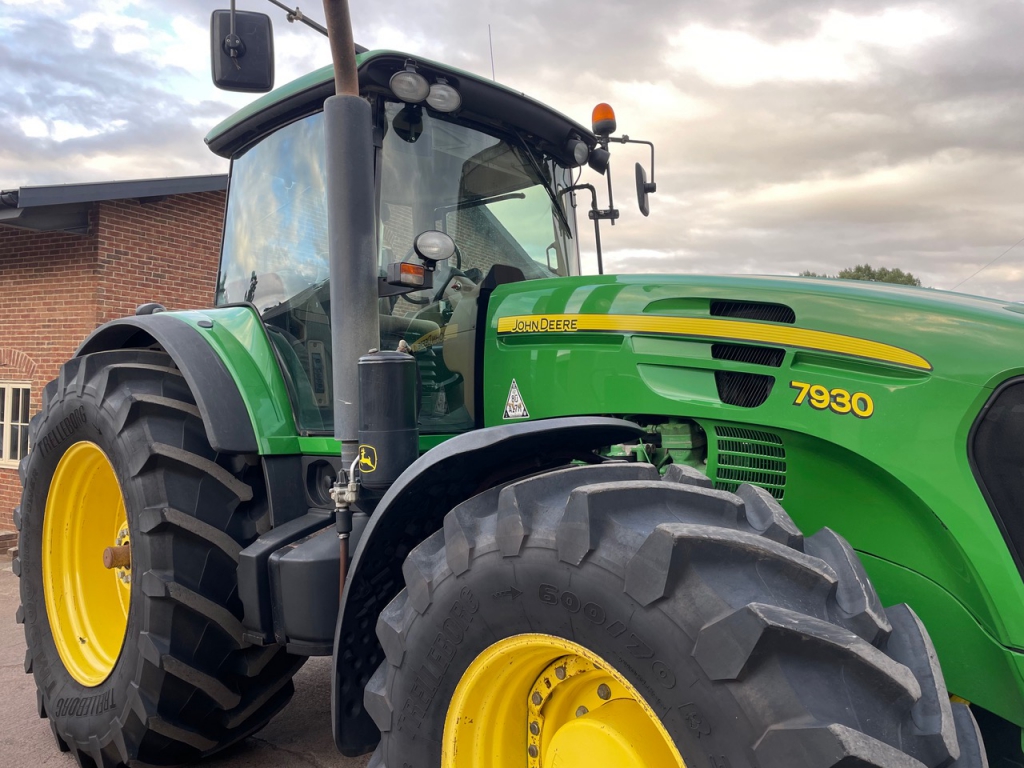 John Deere 7930