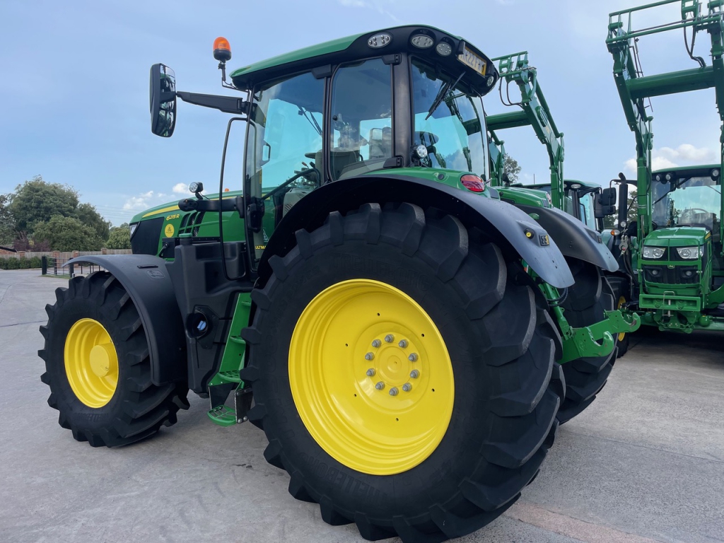 John Deere 6215R Ultimate Edition