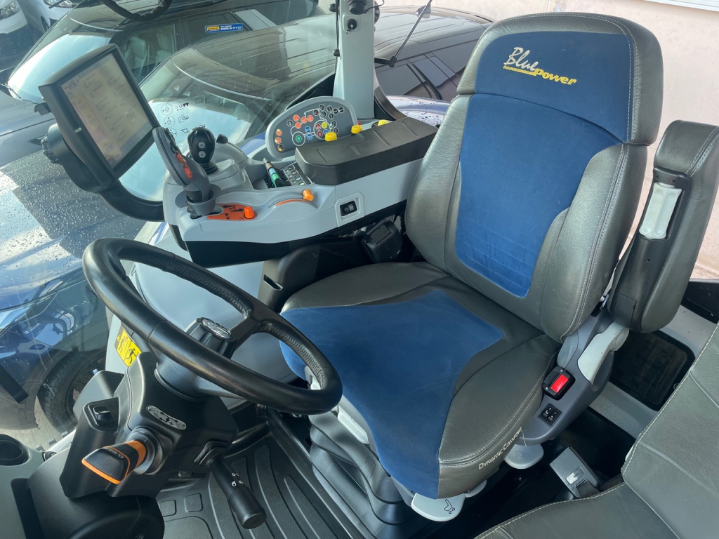 New Holland T7.270 Blue Power