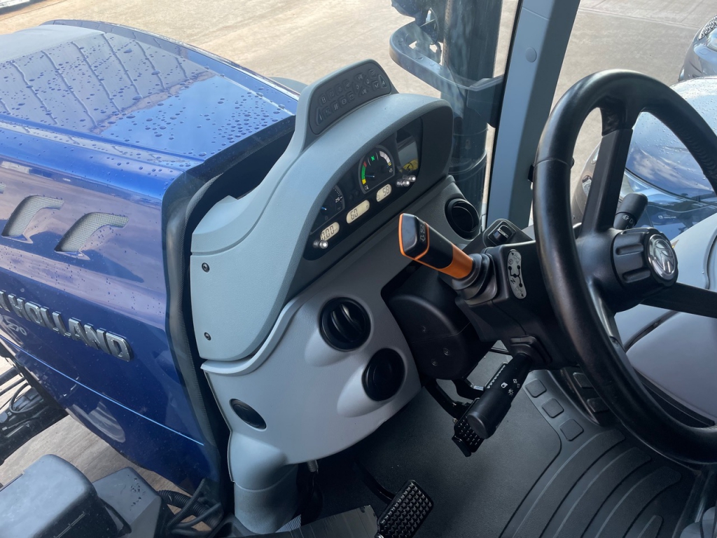 New Holland T7.270 Blue Power