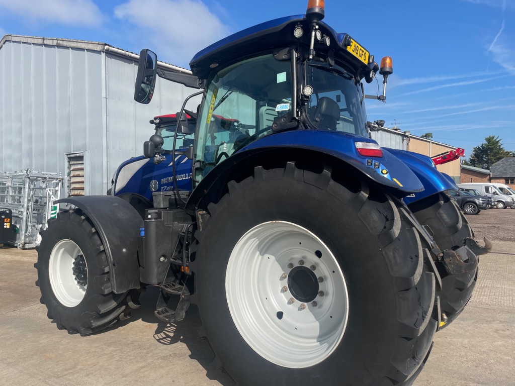 New Holland T7.270 Blue Power