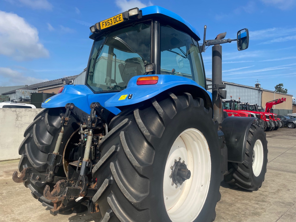 New Holland TG285