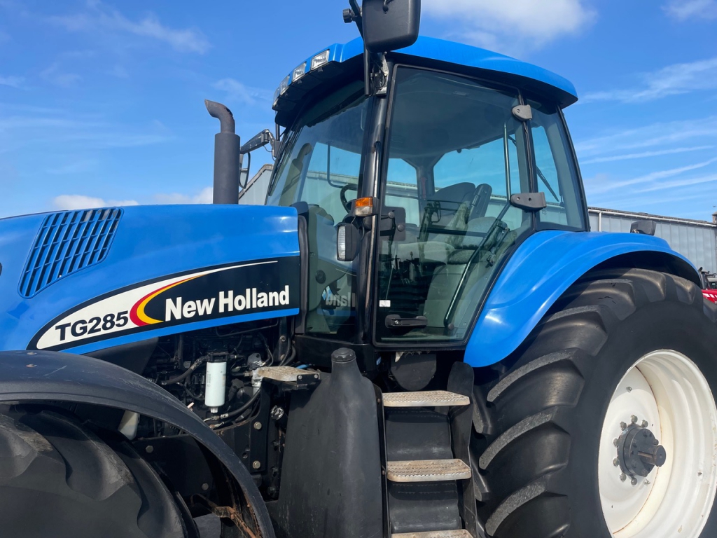 New Holland TG285