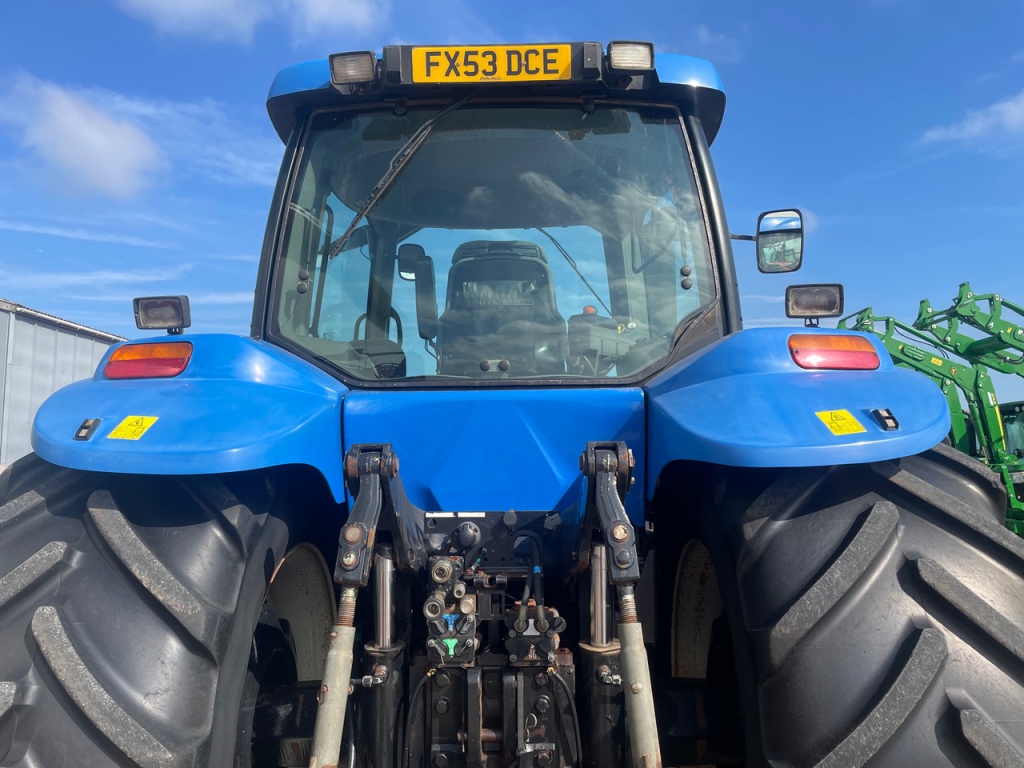 New Holland TG285