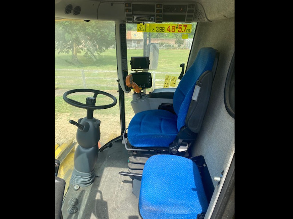 New Holland CSX 7080