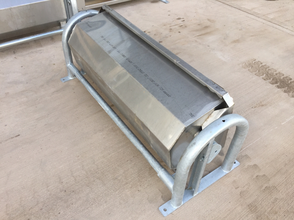 Condon 4ft stainless tip over drinkers