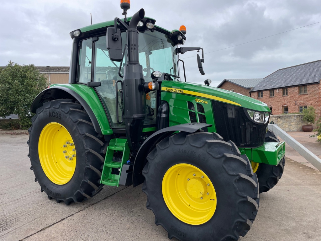 John Deere 6120M