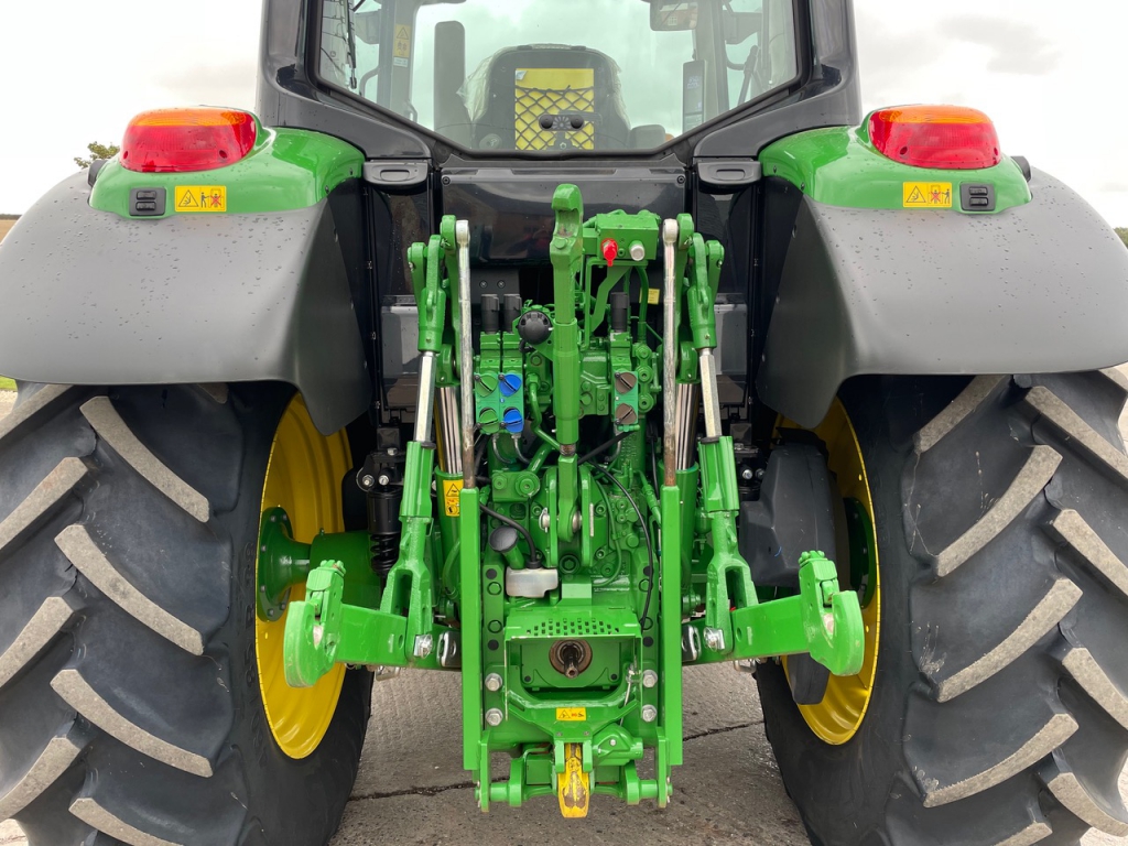 John Deere 6120M