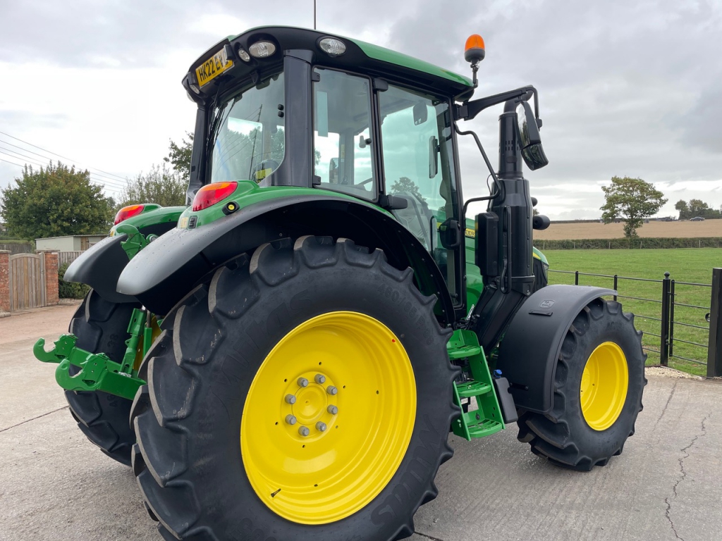 John Deere 6120M